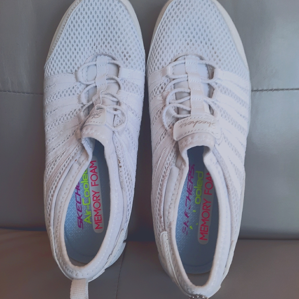 WOMEN'S Summits  USA Size  6 memory foam